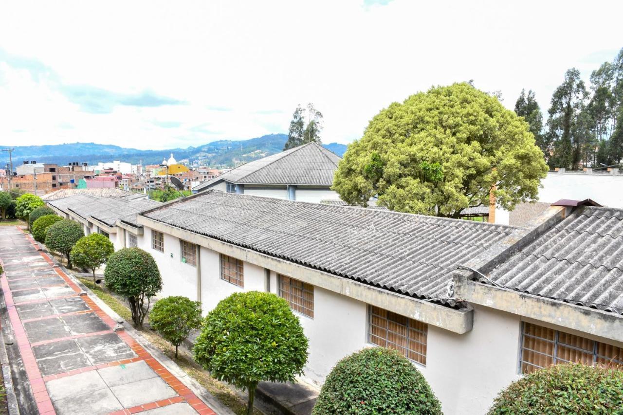 Hotel Villa Vianney Paipa Exterior photo