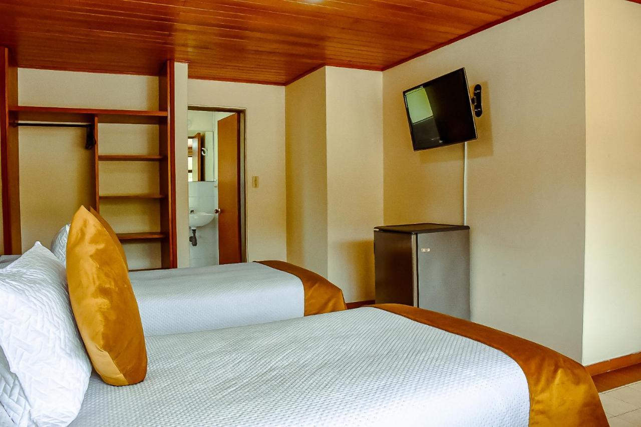 Hotel Villa Vianney Paipa Exterior photo
